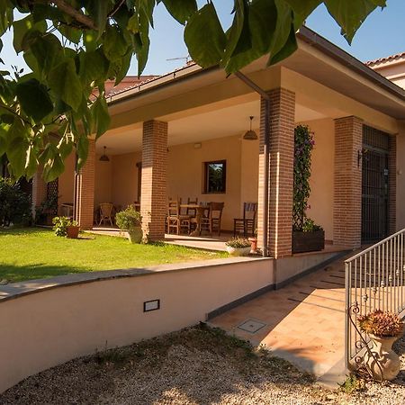 B&B Corte Degli Struzzi Pescia Romana Ngoại thất bức ảnh