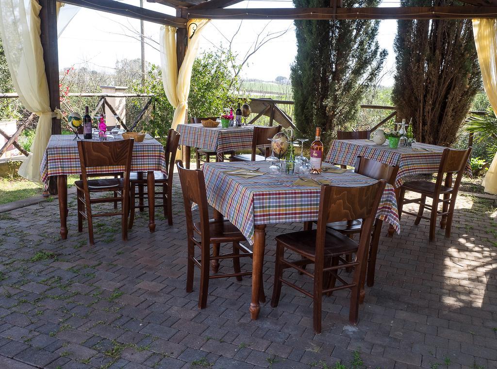 B&B Corte Degli Struzzi Pescia Romana Ngoại thất bức ảnh
