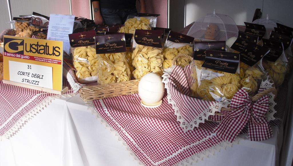 B&B Corte Degli Struzzi Pescia Romana Ngoại thất bức ảnh
