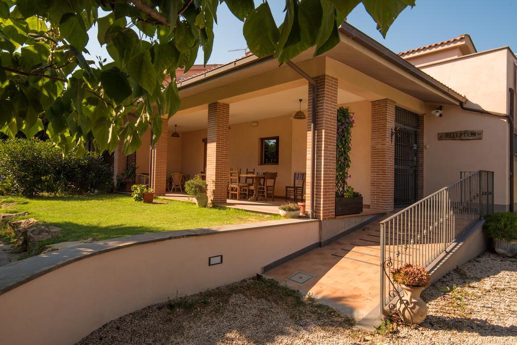 B&B Corte Degli Struzzi Pescia Romana Ngoại thất bức ảnh
